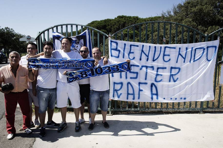 Benitez accolto a Castelvolturno dai tifosi partenopei nella tarda Primavera del 2013: 